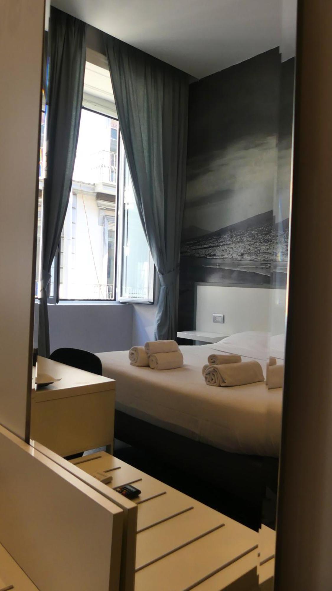 Beverello Rooms Neapel Exteriör bild